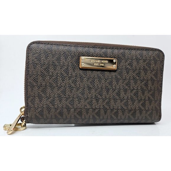 Michael Kors Handbags - Michael Kors MK Signature Large Flat Multi-Function Phone Case Wallet Wristlet